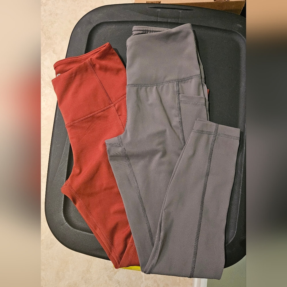 Bundle of 90° degree by reflex leggings Small in Orange & Green